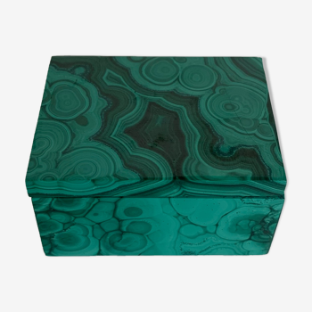 Box in malachite