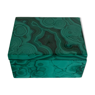 Box in malachite