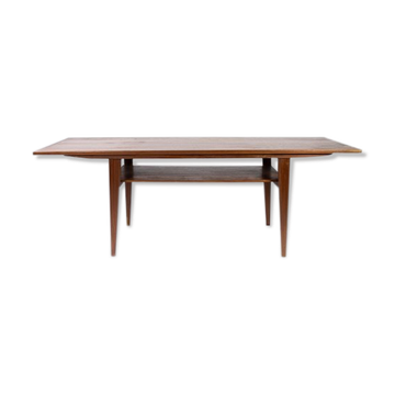 Coffee table in teak with shelf, of danish design from the 1960