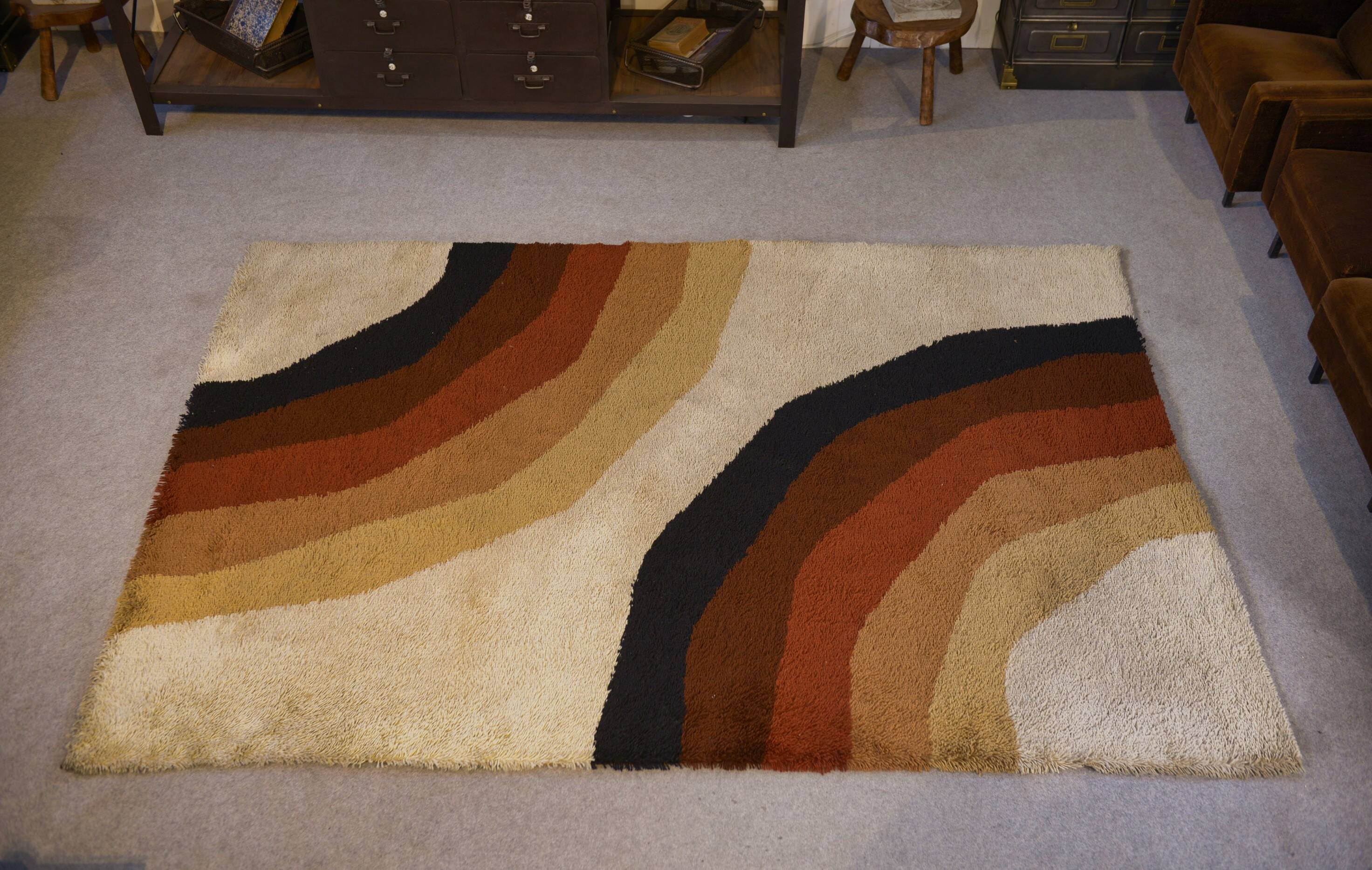 Rug published by Herforder Teppiche, 1970s pop art design.