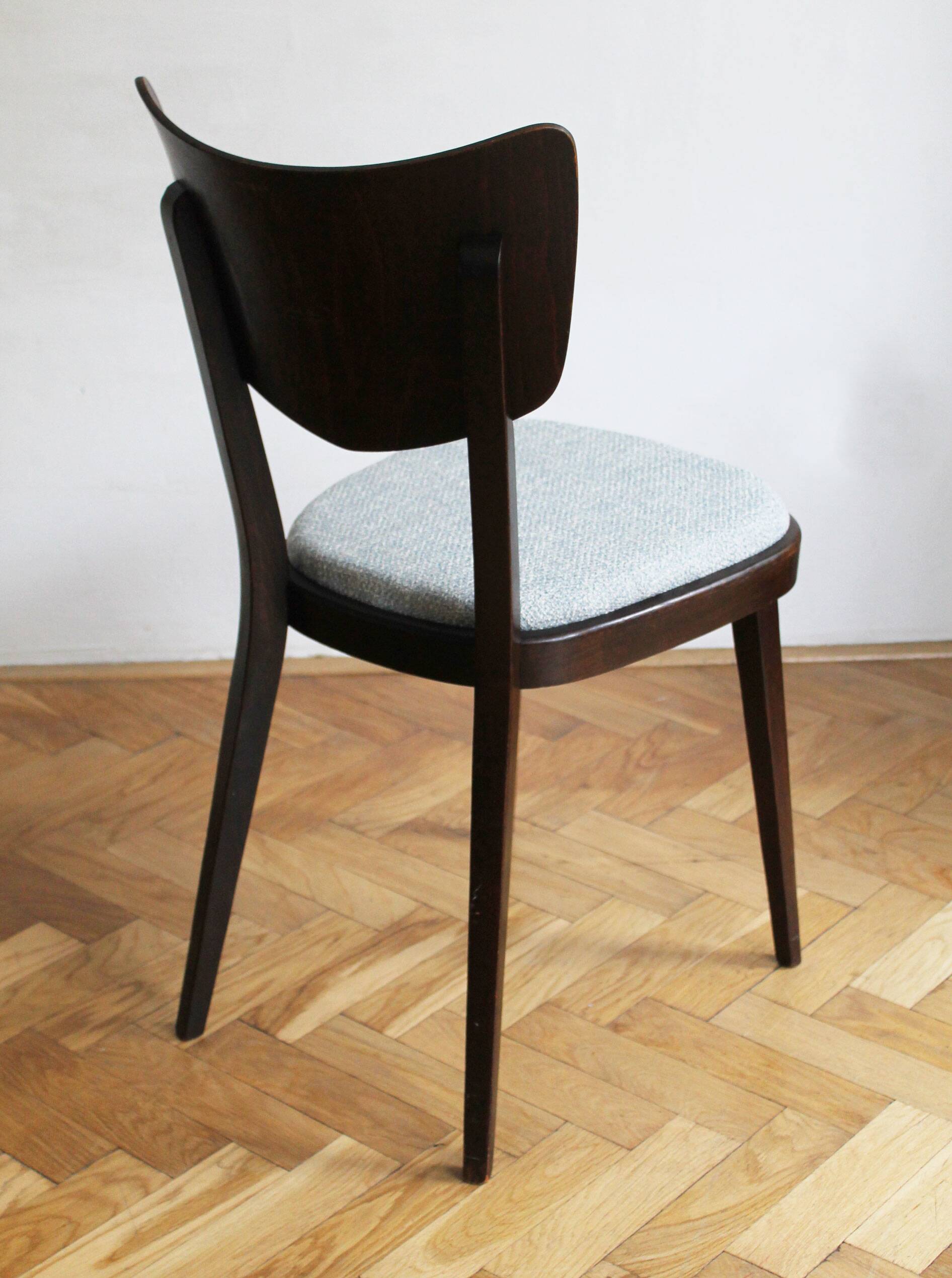 Ensemble de quatre chaises de salle à manger du milieu du siècle des années 1960 par TON