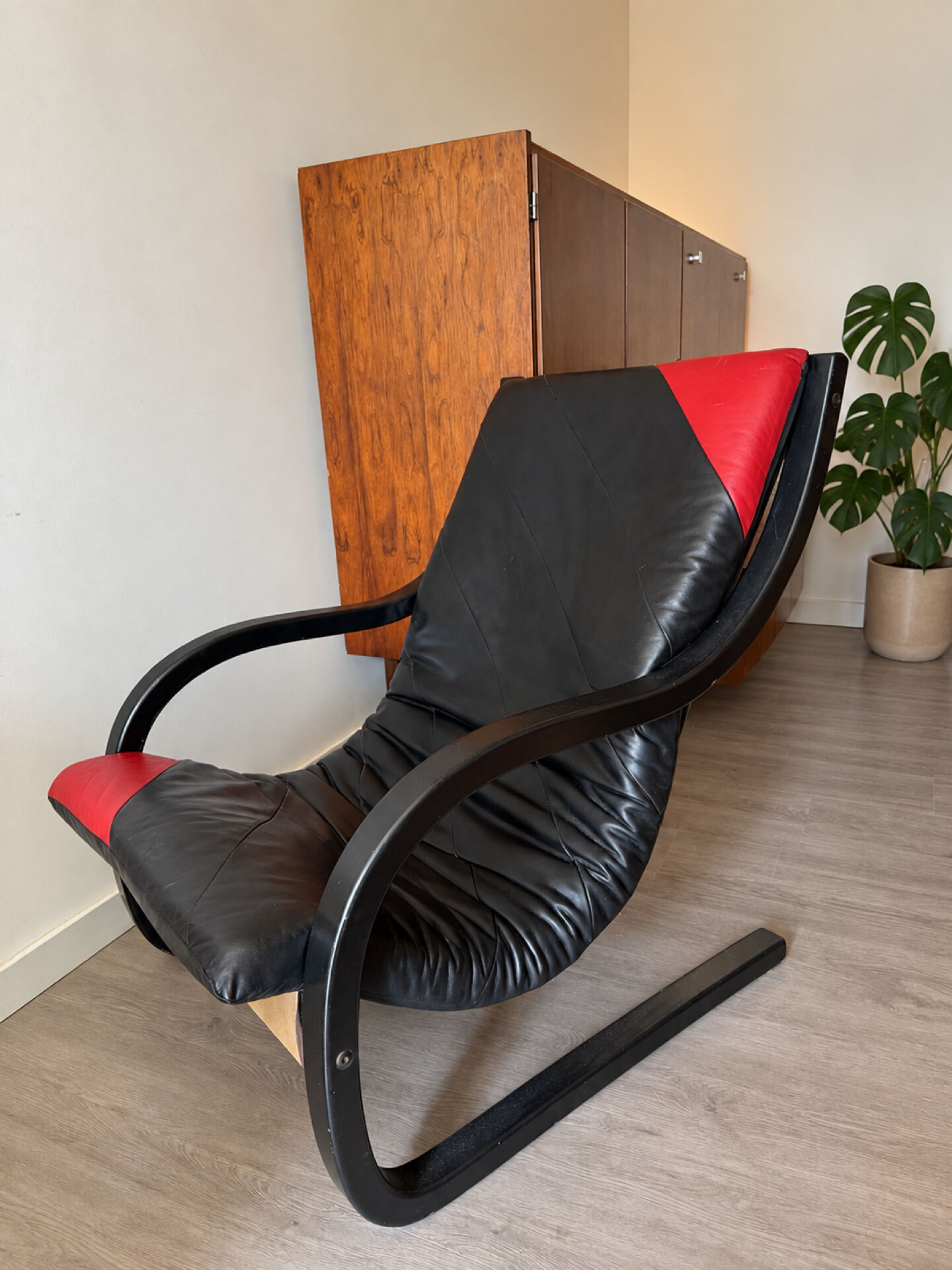 Space Age Ellipse lounge chair