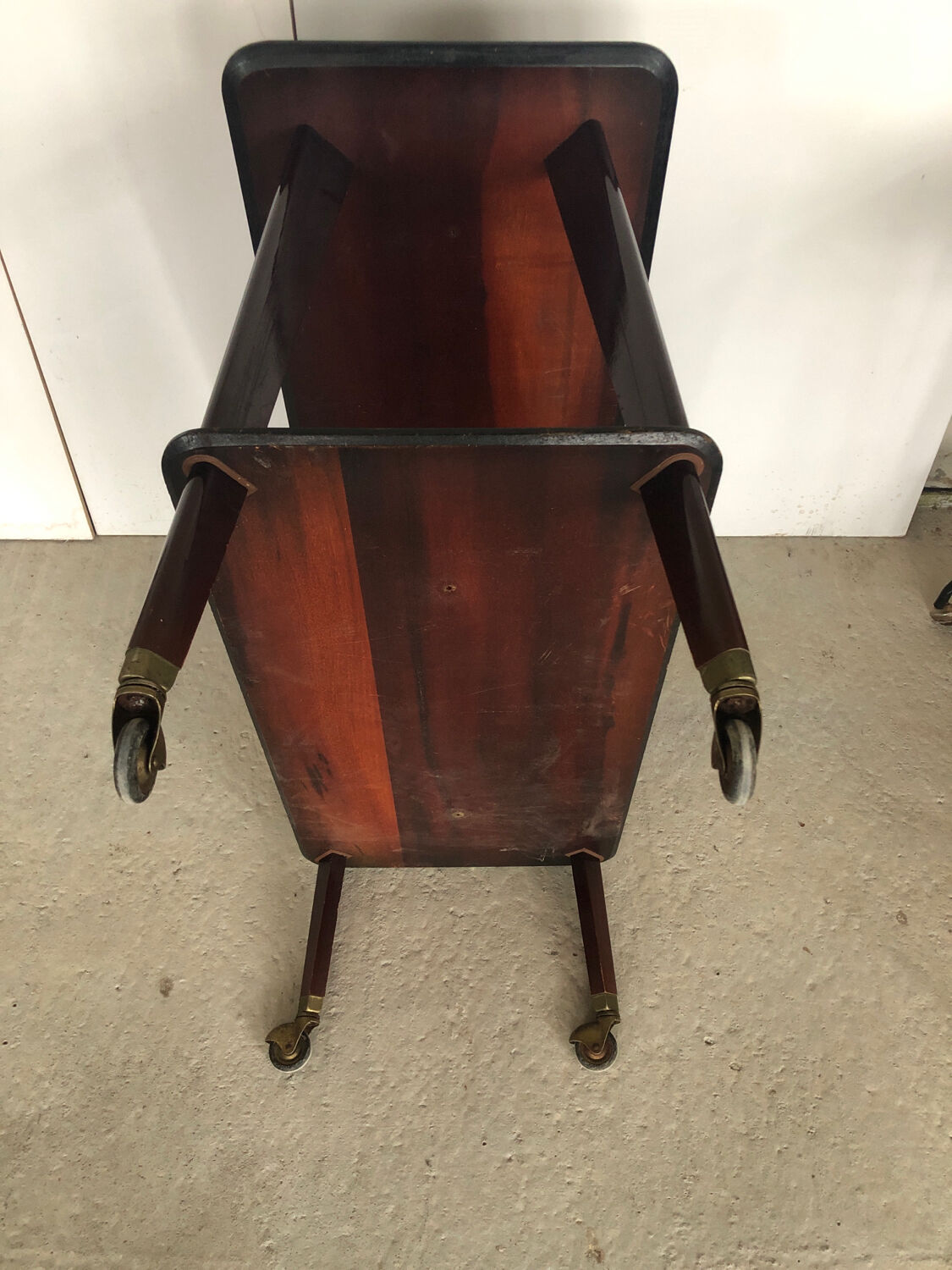 Service on wheels in Vintage varnished wood
