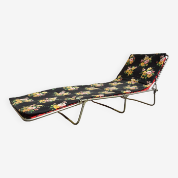 Chaise longue transat pliant lit de camp à fleurs vintage marque Castel Joyeux