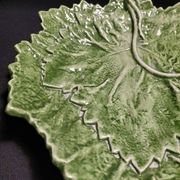 Assiette barbotine feuille Portugal seconde moitié XXème