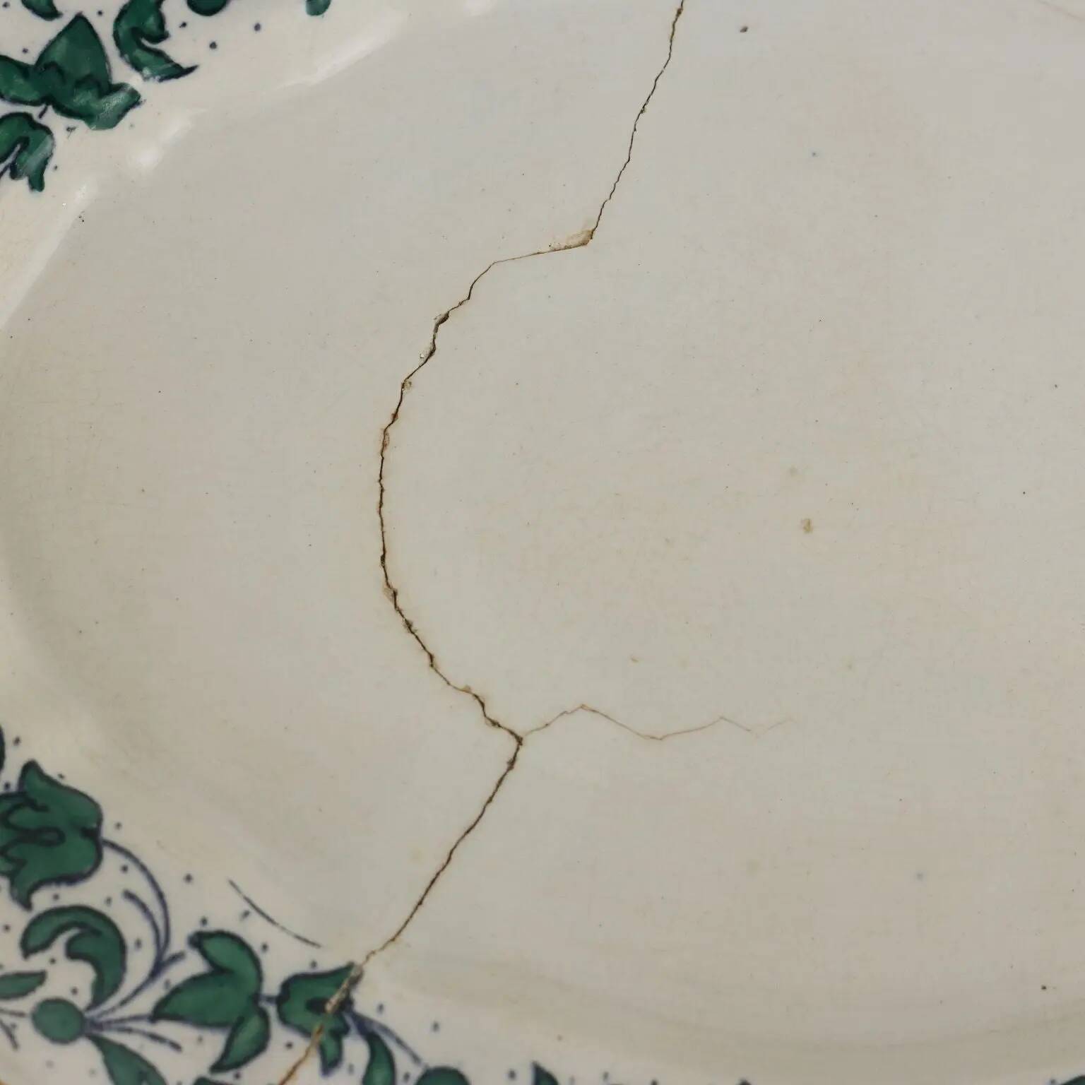 Antique oval ceramic plate by Richard, decorations, Italy, 19th century.