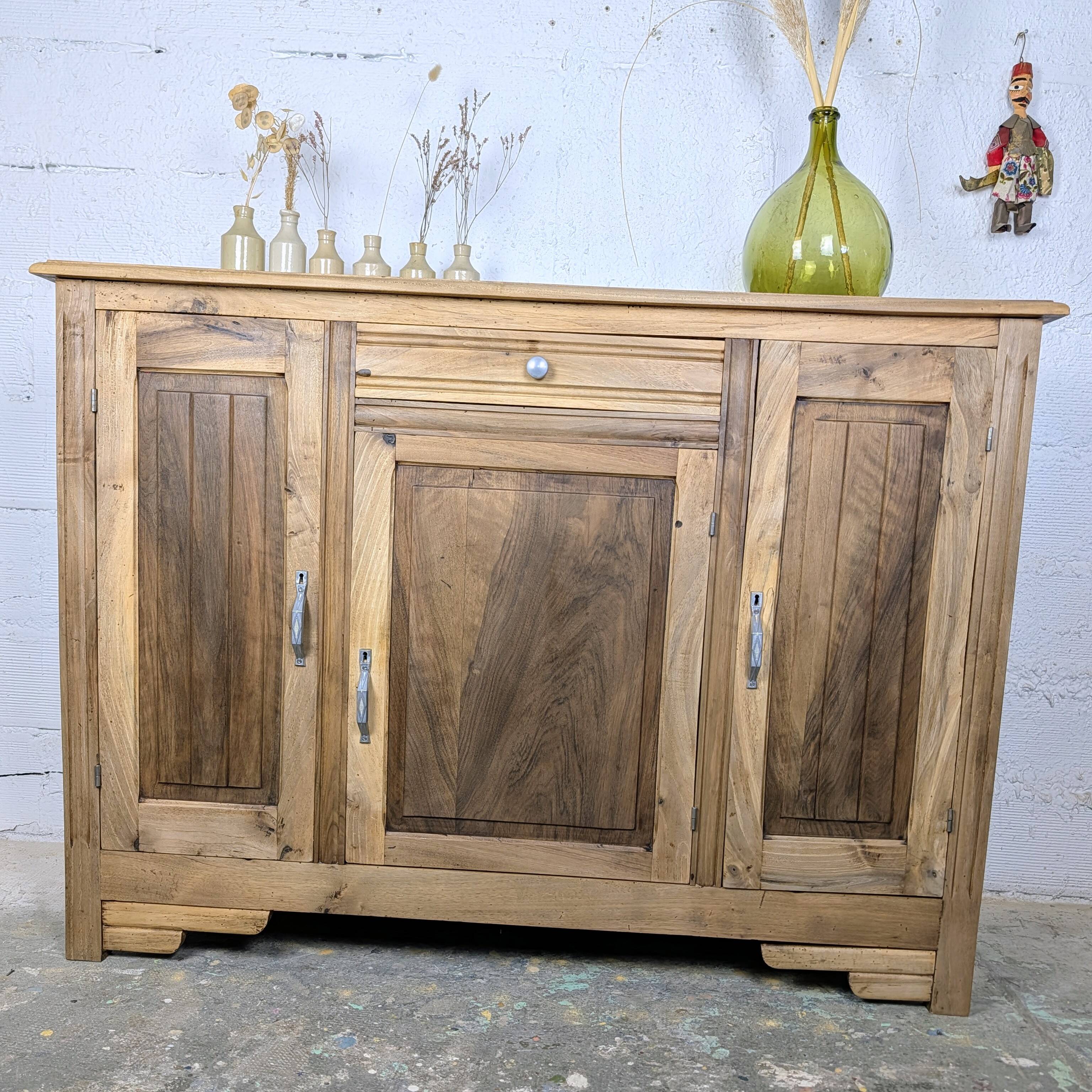 Buffet with 3 doors
