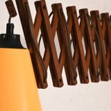 Lamp with extendable arm