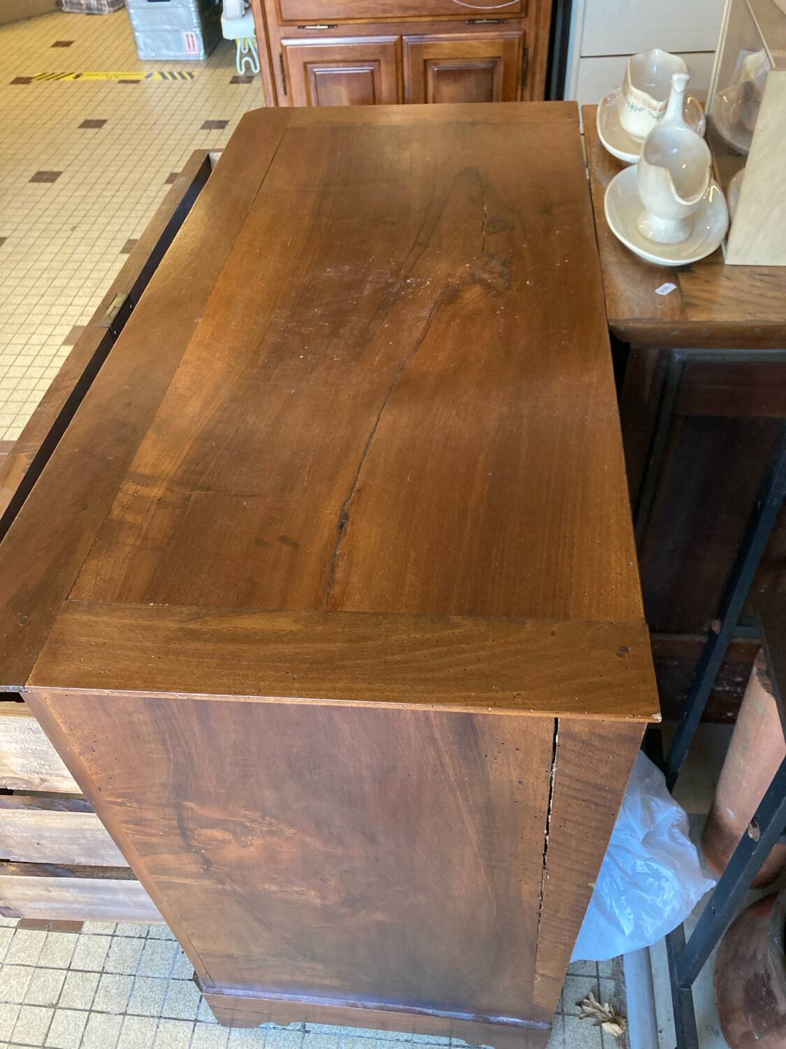 Walnut chest of drawers with 4 drawers