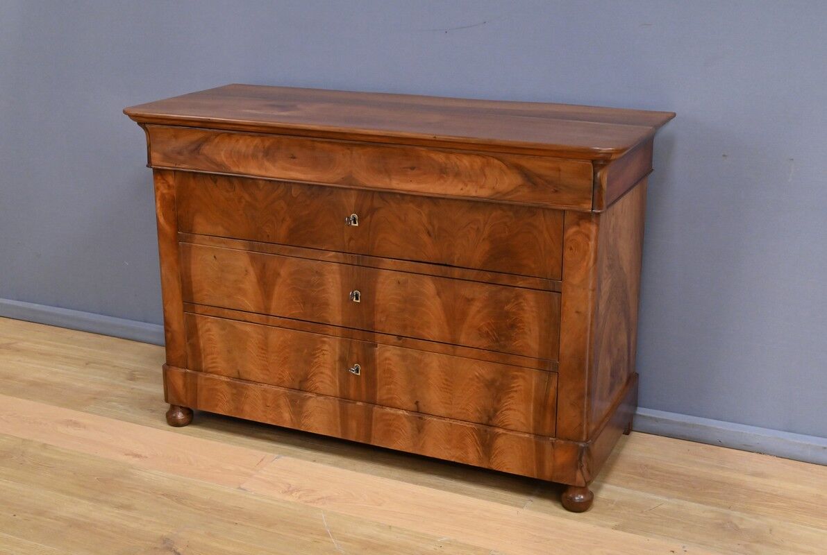 Walnut burl commode, Restoration period – early 19th century