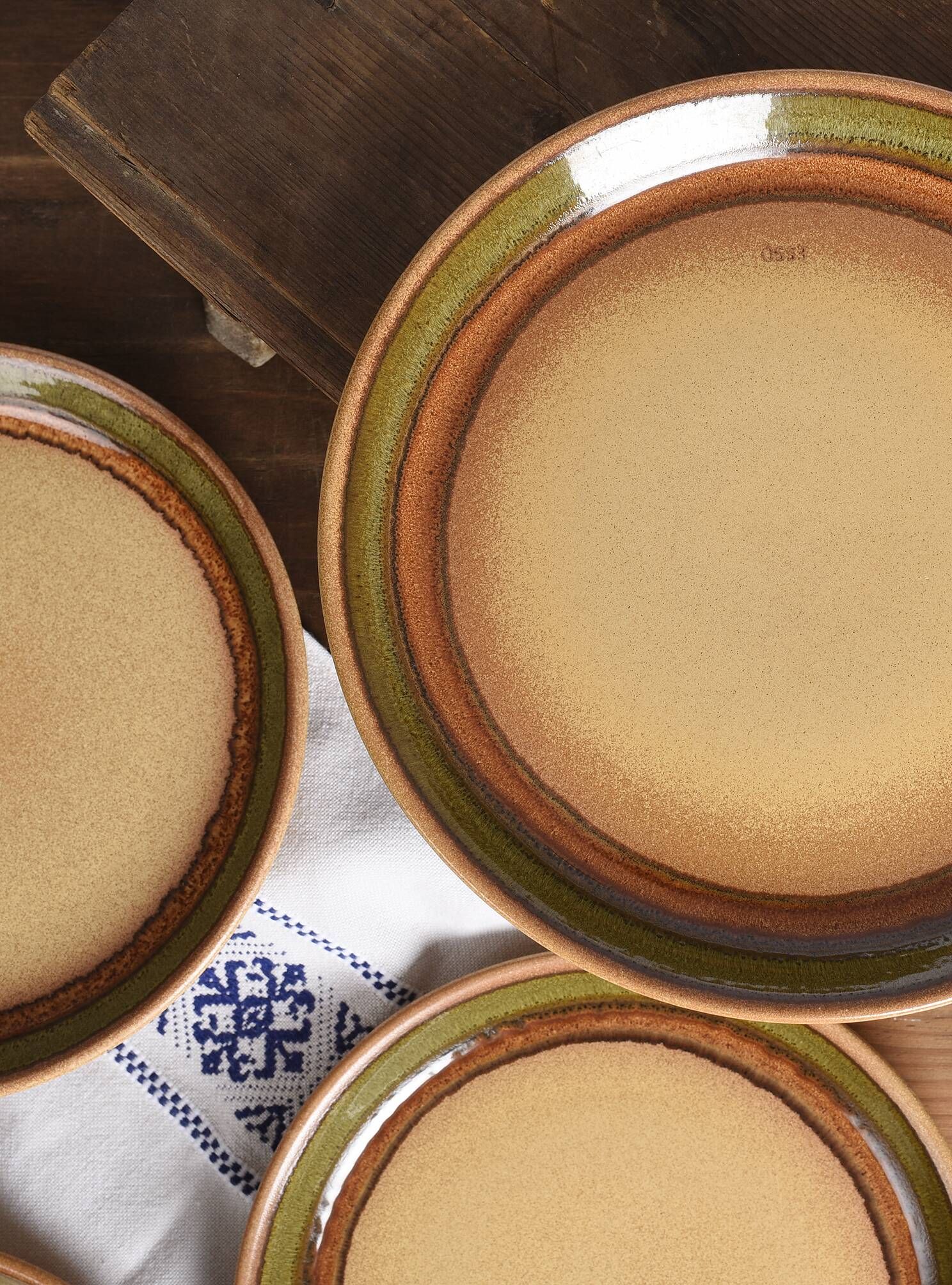Vintage dinner plates from the 70s, in glazed stoneware, stamped Esso, Set of 6.