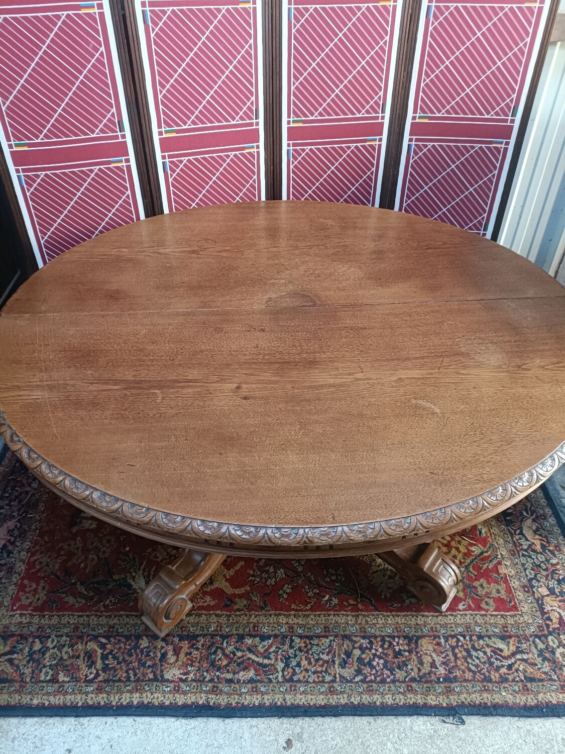 Oval table Renaissance style 8 seats, central foot, late nineteenth