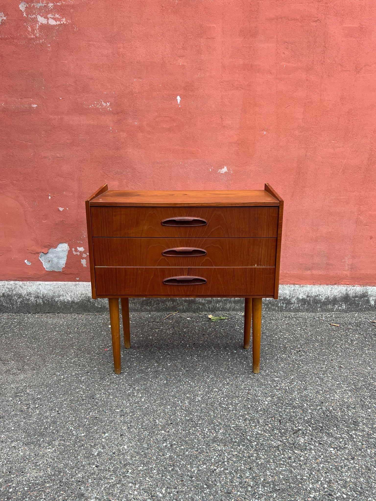 Vintage Danish teak chest of drawers / bedside table, mid-century modern, 1960.
