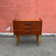 Vintage Danish teak chest of drawers / bedside table, mid-century modern, 1960.