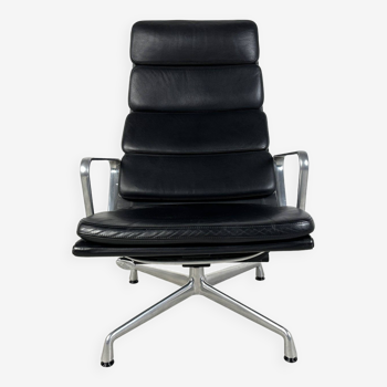 Fauteuil lounge EA222 en cuir par Charles & Ray Eames années 1990