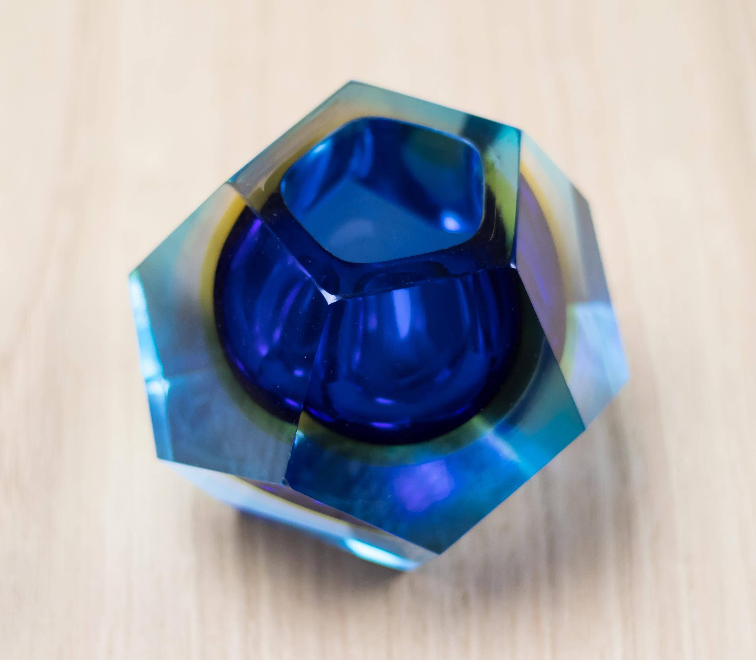 Murano glass vase Sommerso by Alessandro Mandruzzato, mid-century modern.