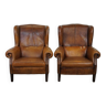 Ensemble de 2 fauteuils à oreilles en cuir de mouton avec coussins d'assise fixes