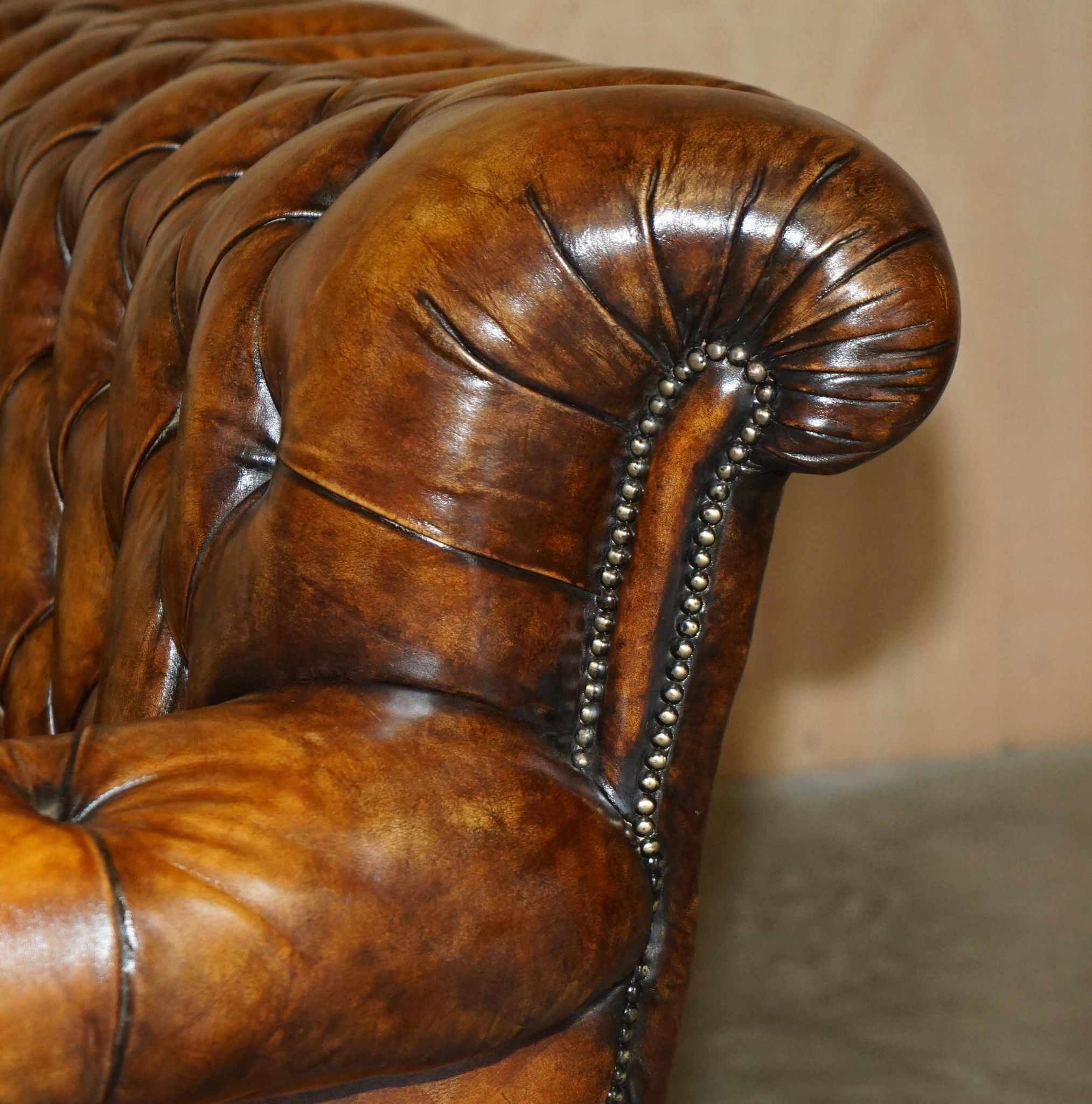 Canapé Chesterfield victorien en cuir serpentin teint à la main