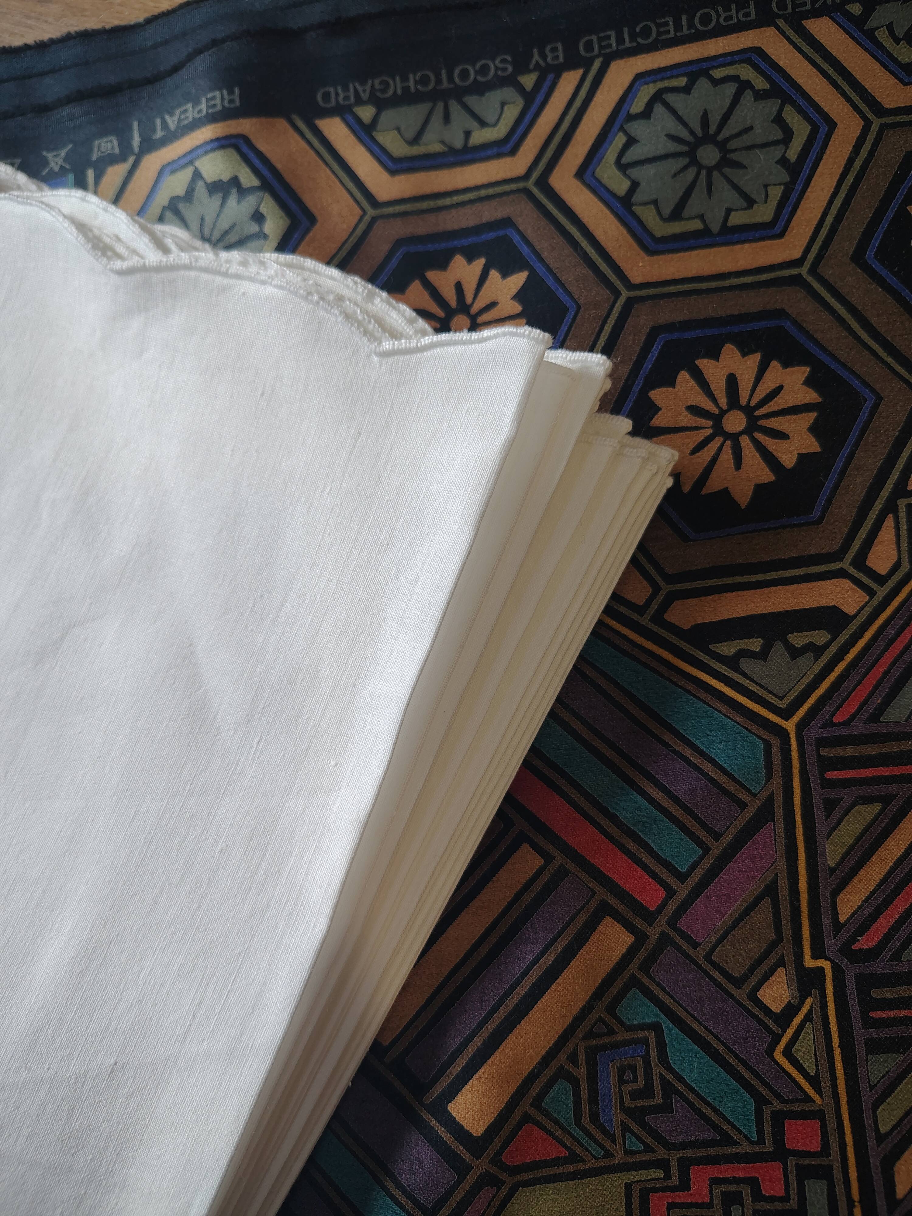 Lot of 12 embroidered table napkins.