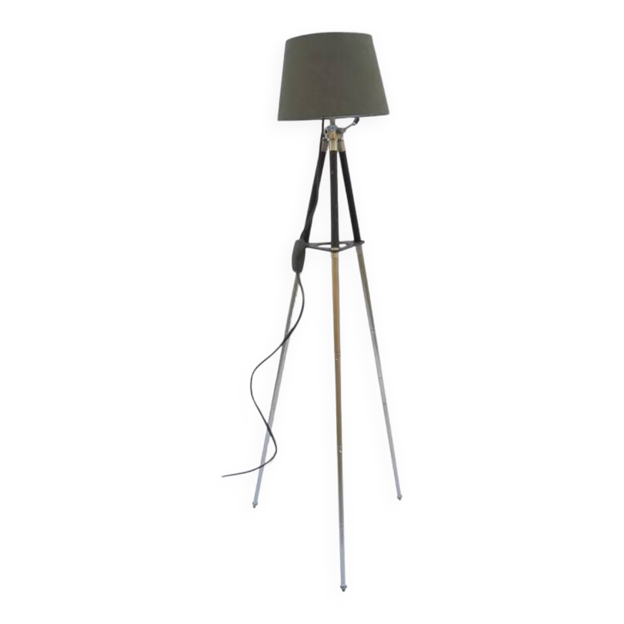 Tripod lamp