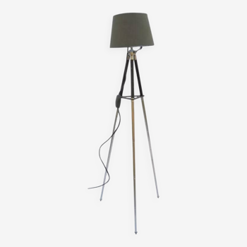 Tripod lamp