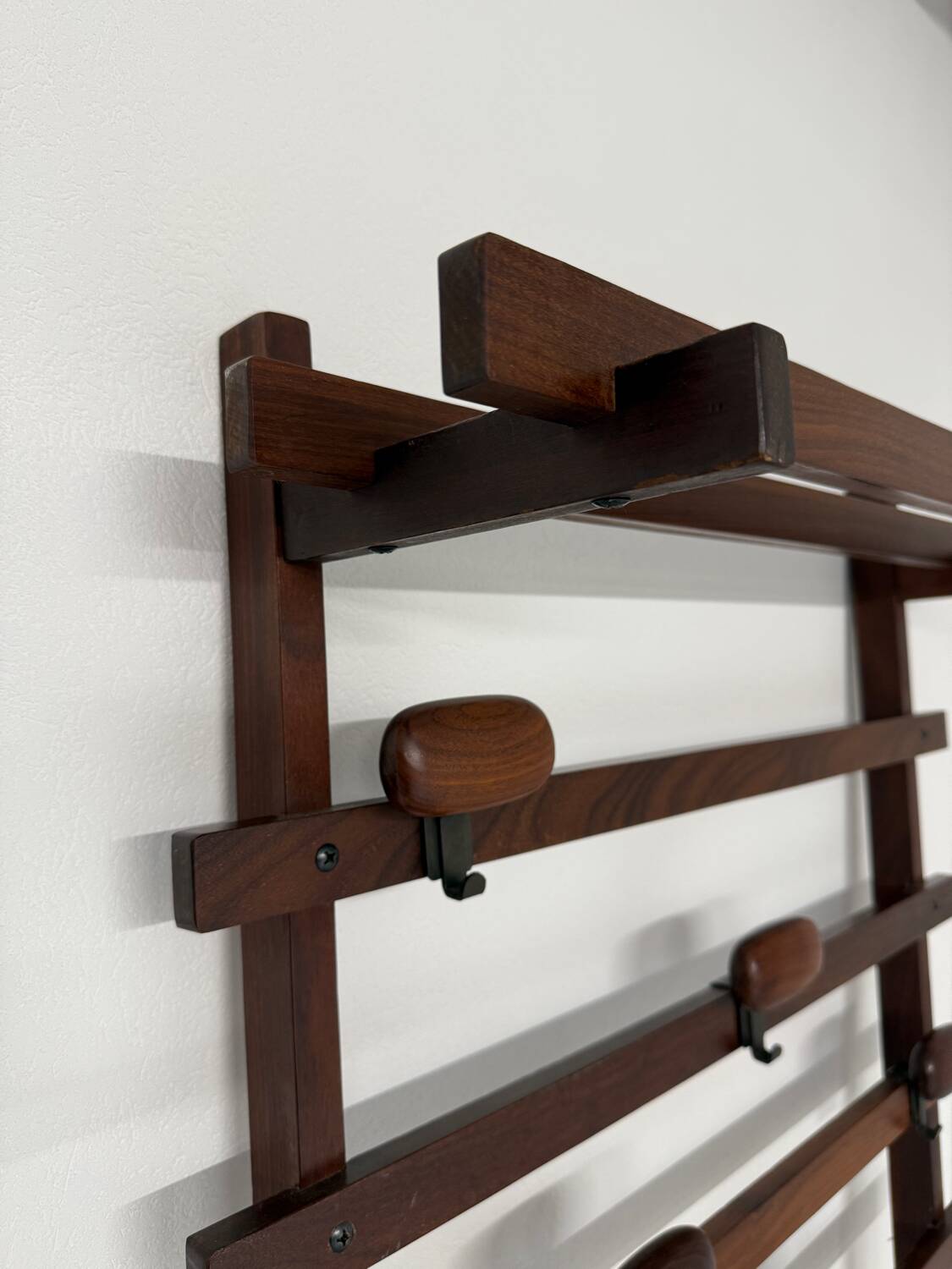 Antique Italian design wall coat rack Ezhio Longhi / Elam vintage teak