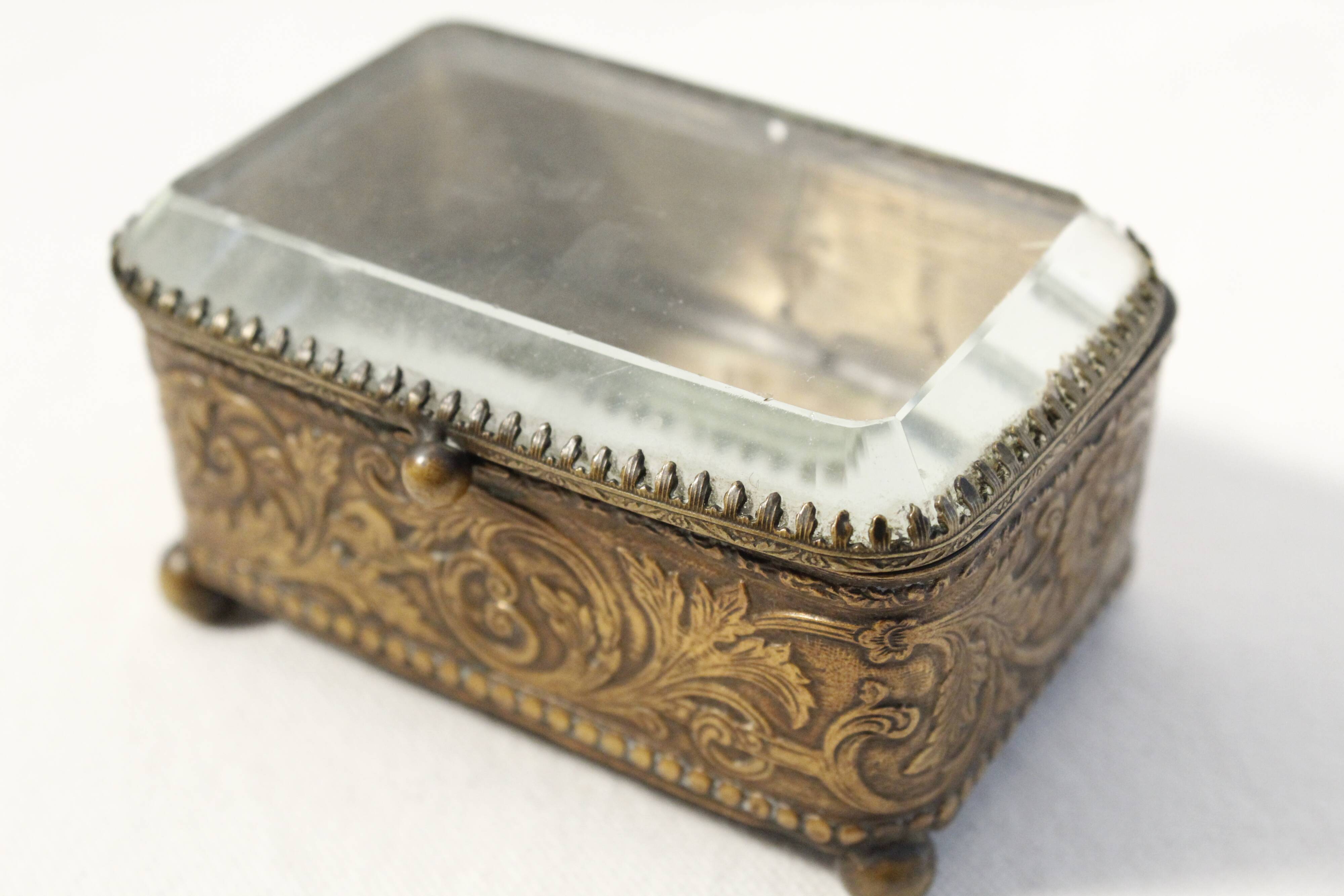 Antique jewelry box Napoleon III in brass and beveled glass