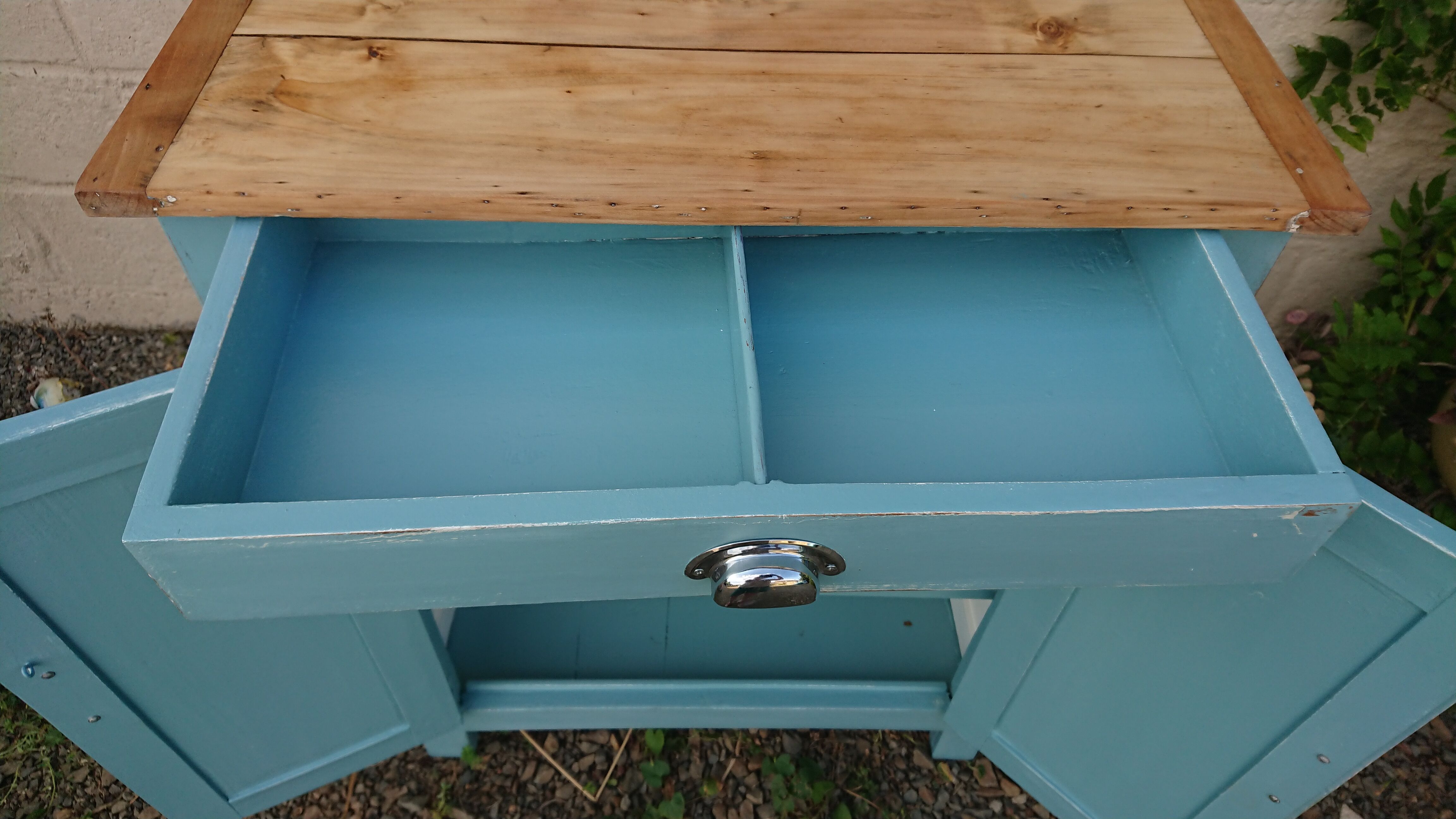 Buffet parisien bleu patiné