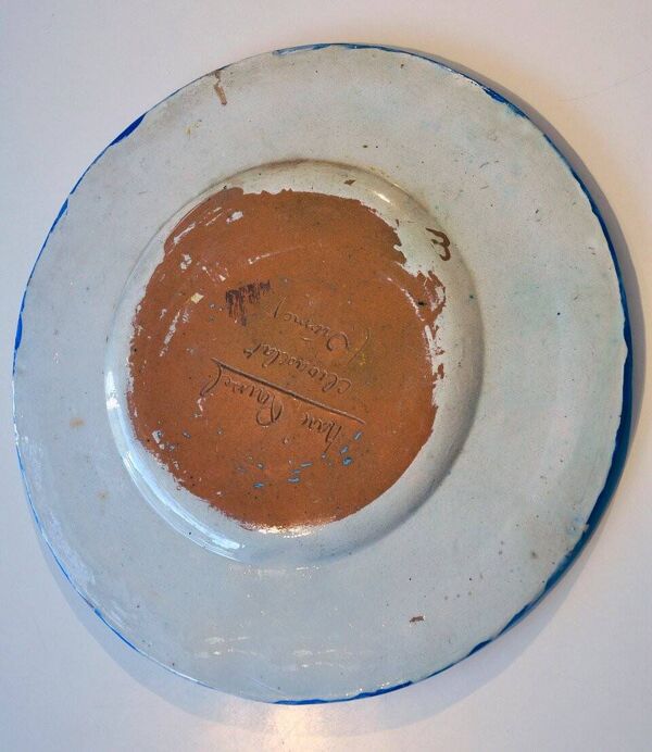 Plat en céramique signé Marc Roussel représentant un voilier, époque XXe siècle