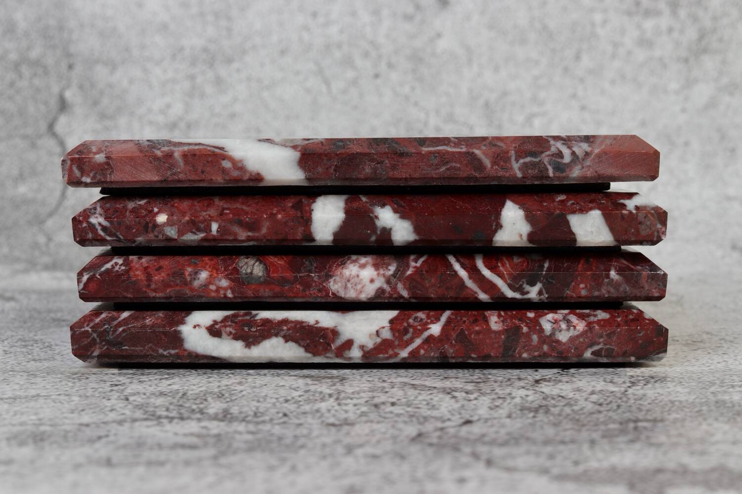 Madeji – Square coasters in natural pink marble – set of 4