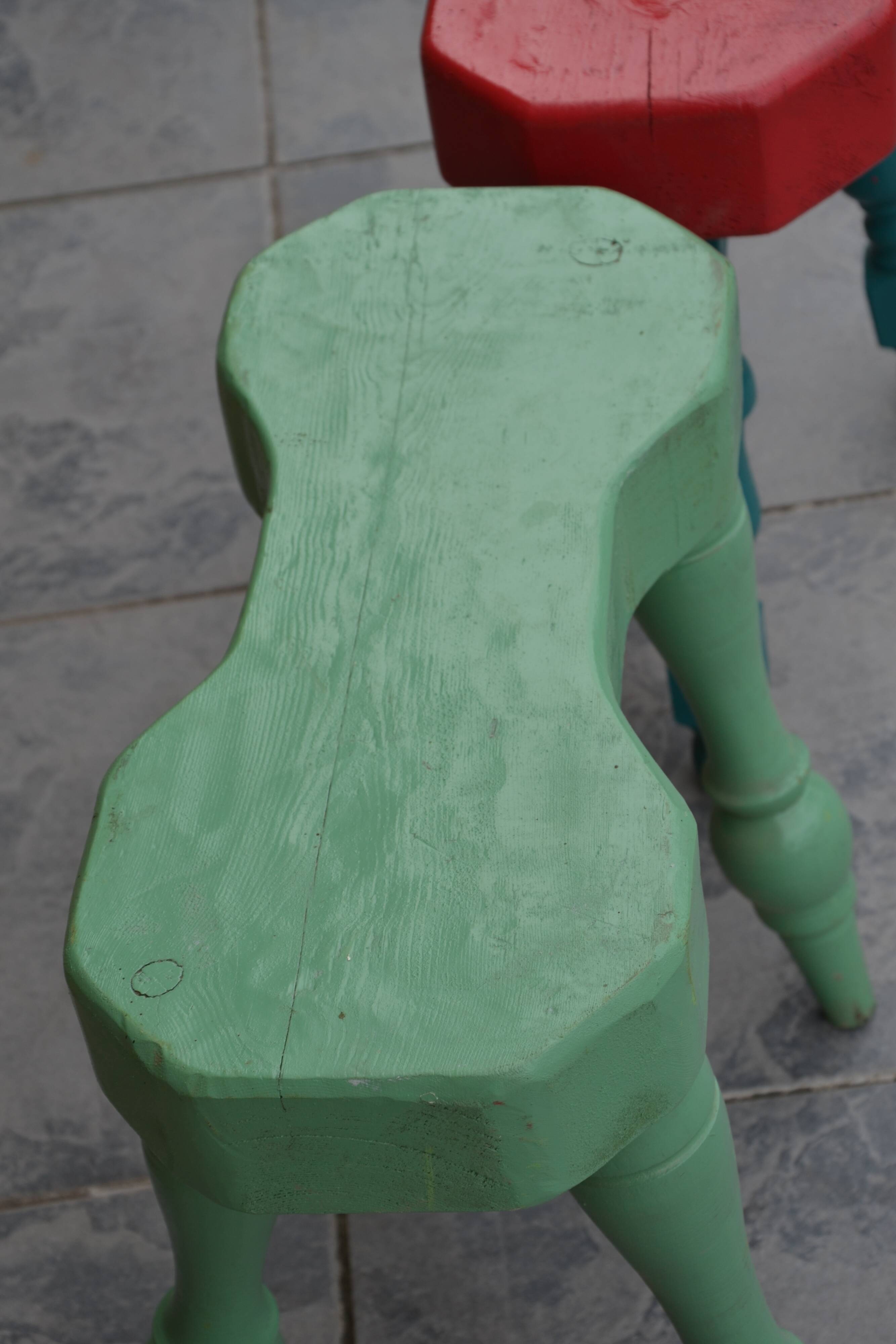 2 anciens tabourets atypiques artisanaux