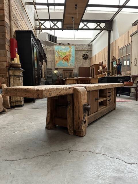 Huge workbench at the beginning of the 20th century transformed into a TV unit