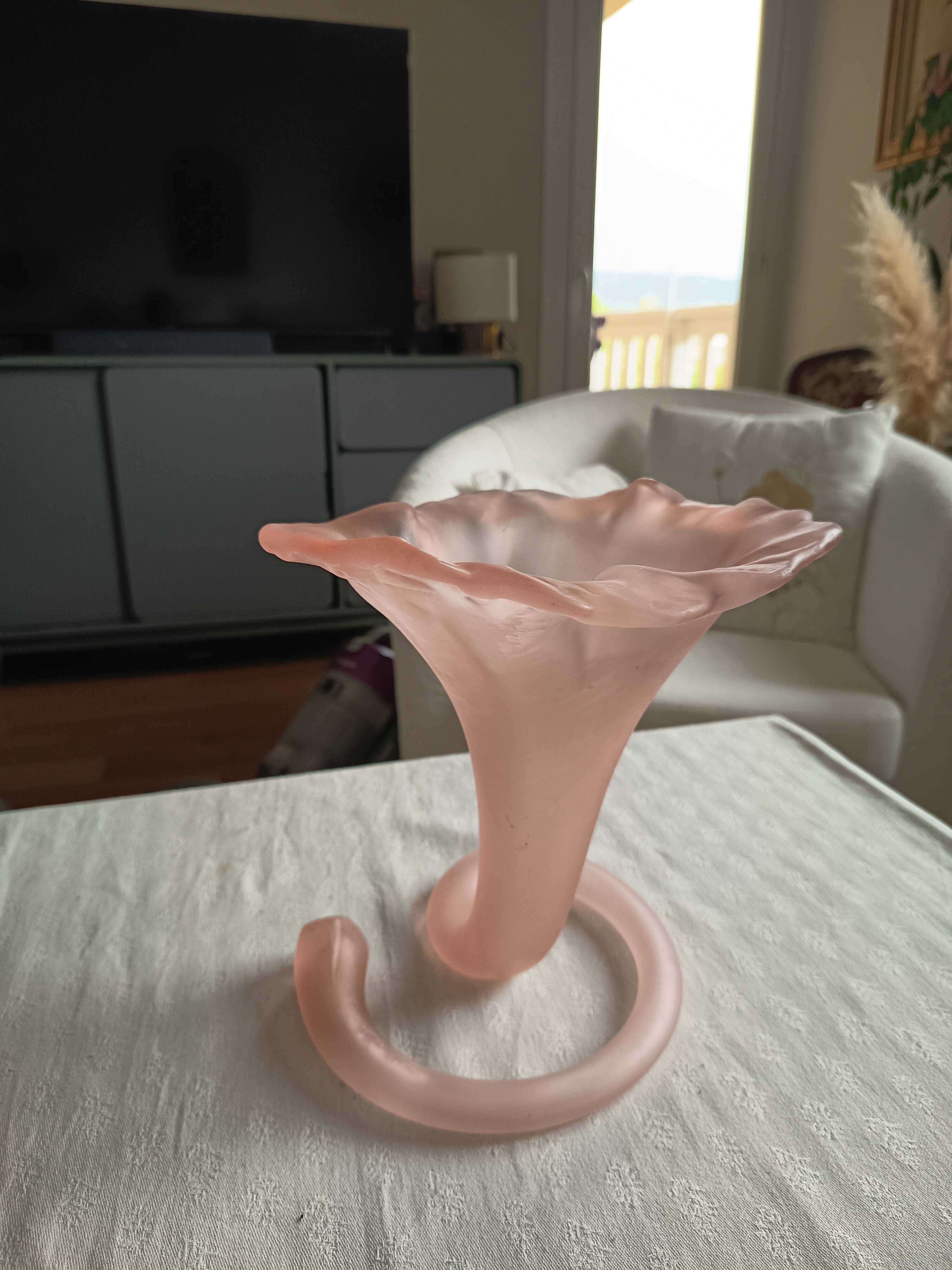 Large satin glass cornucopia vase "pâte de verre" frosted pink - Art style