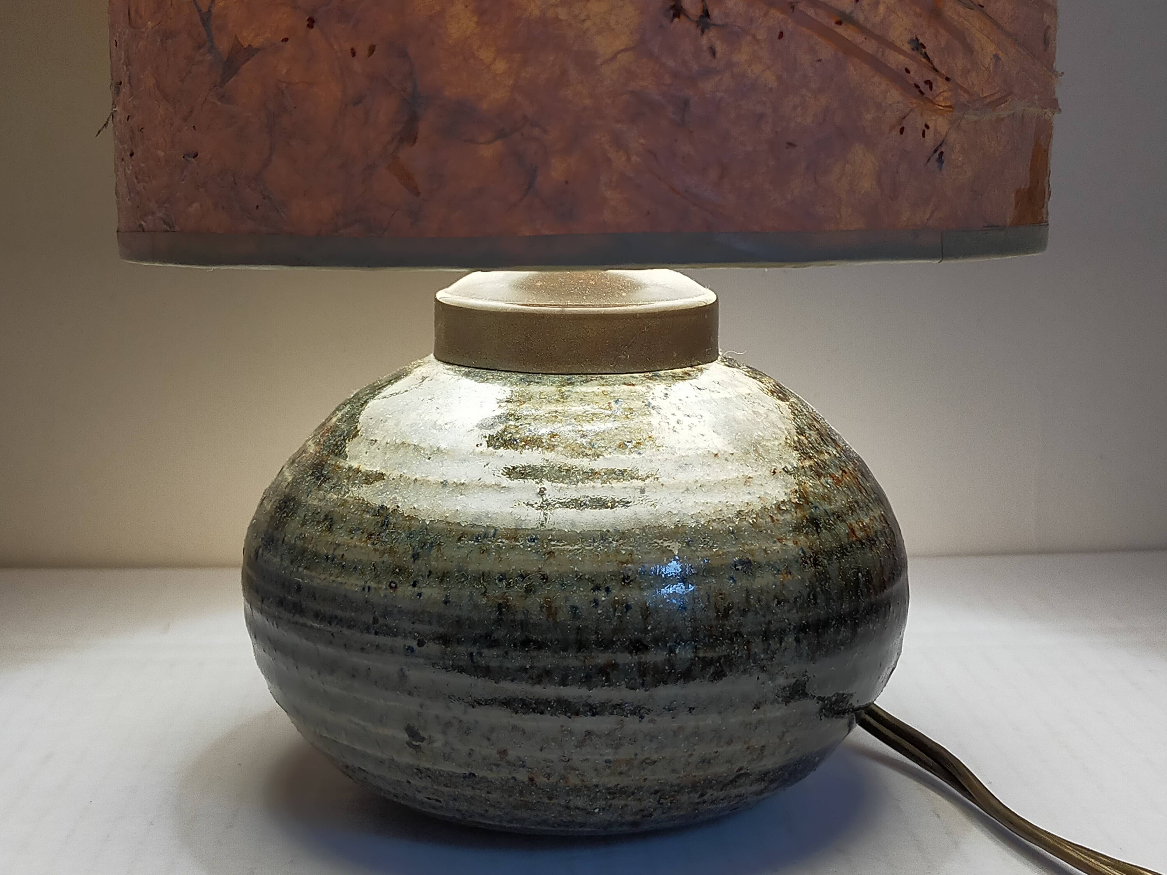 Lampe d'appoint vintage en grès émaillé, abat-jour herbier