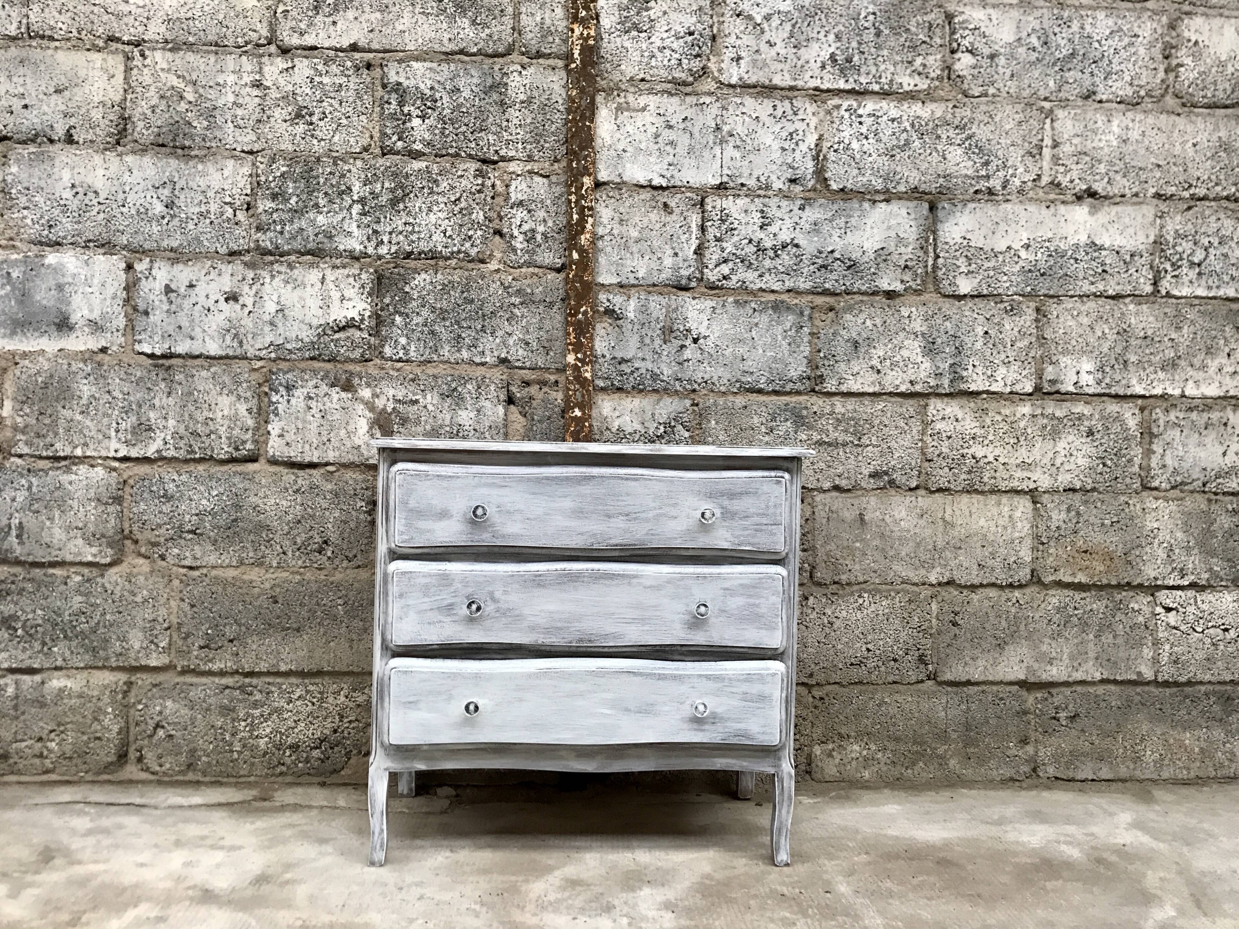 Commode en bois blanche et grise patinée vintage années 70