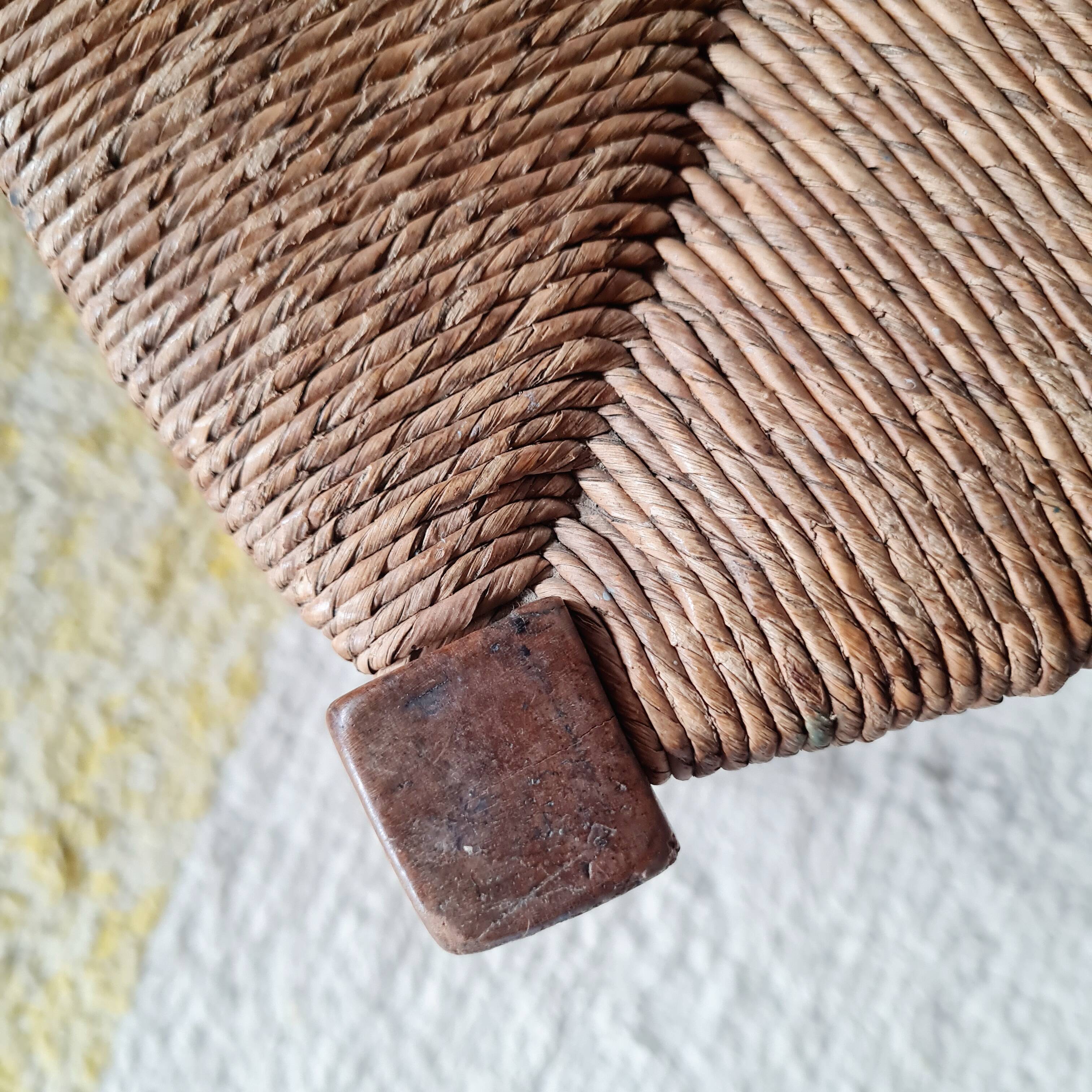 Tabouret de ferme ancien en bois et paille