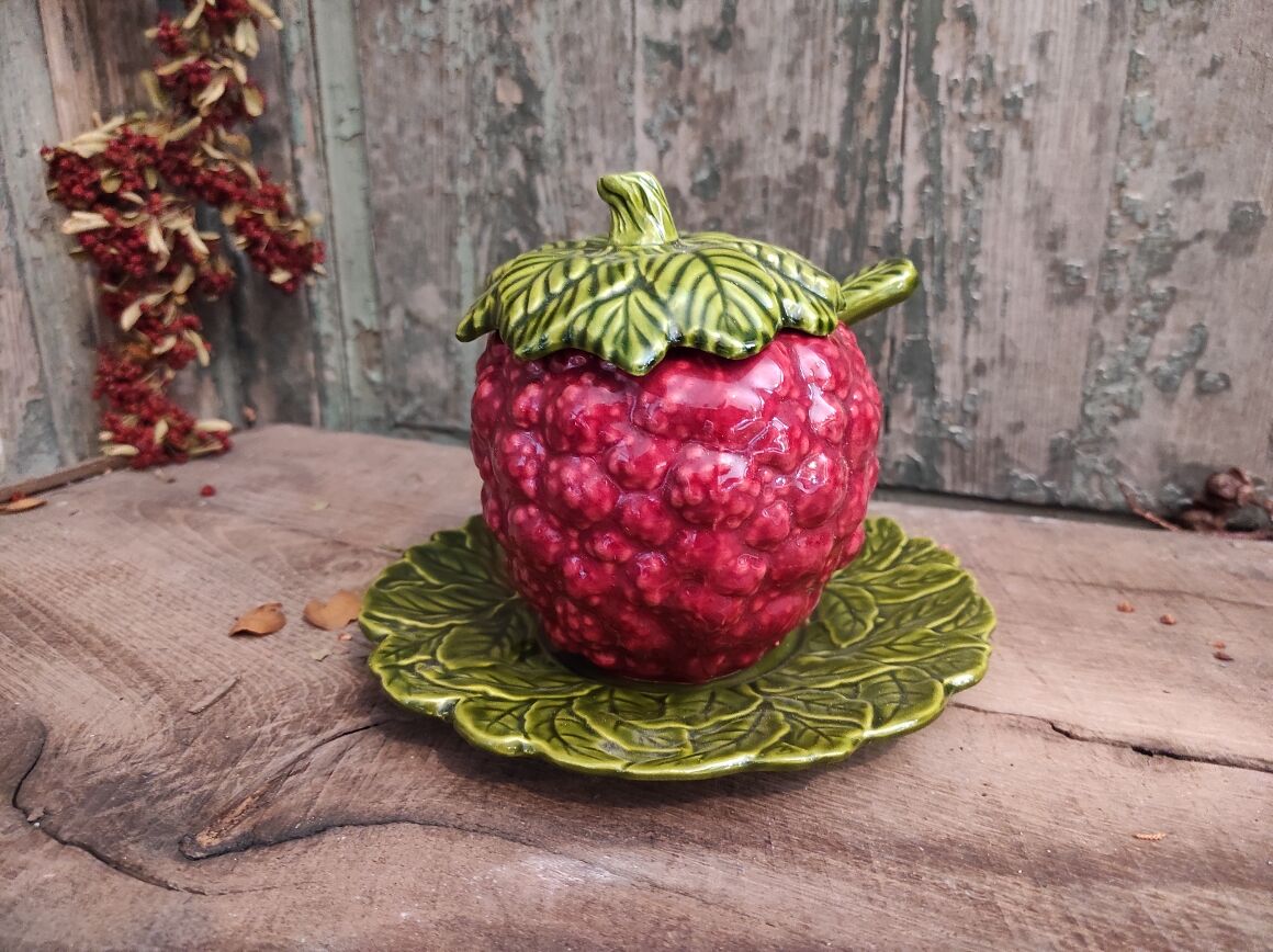 Vintage French set for jam, in the form of a strawberry