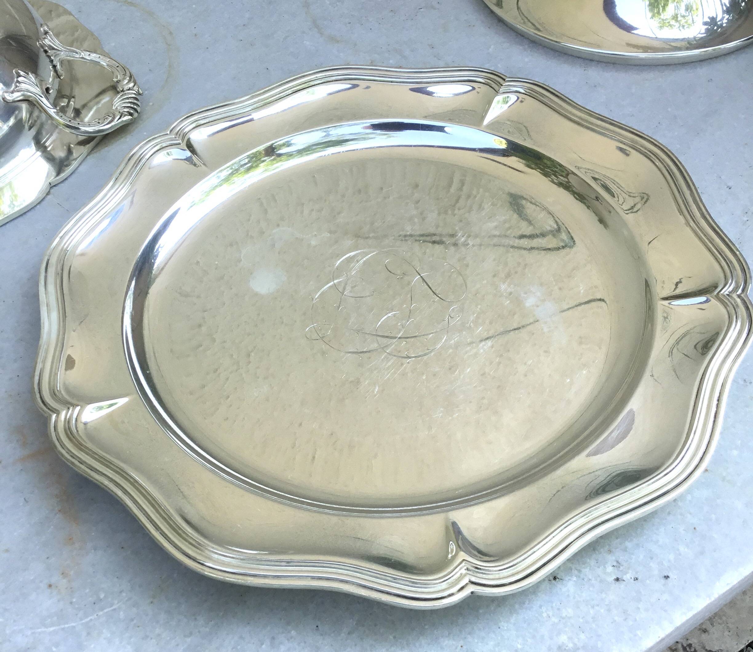 Important vegetable dish covered and its silver-plated metal stand in Louis XV style.
