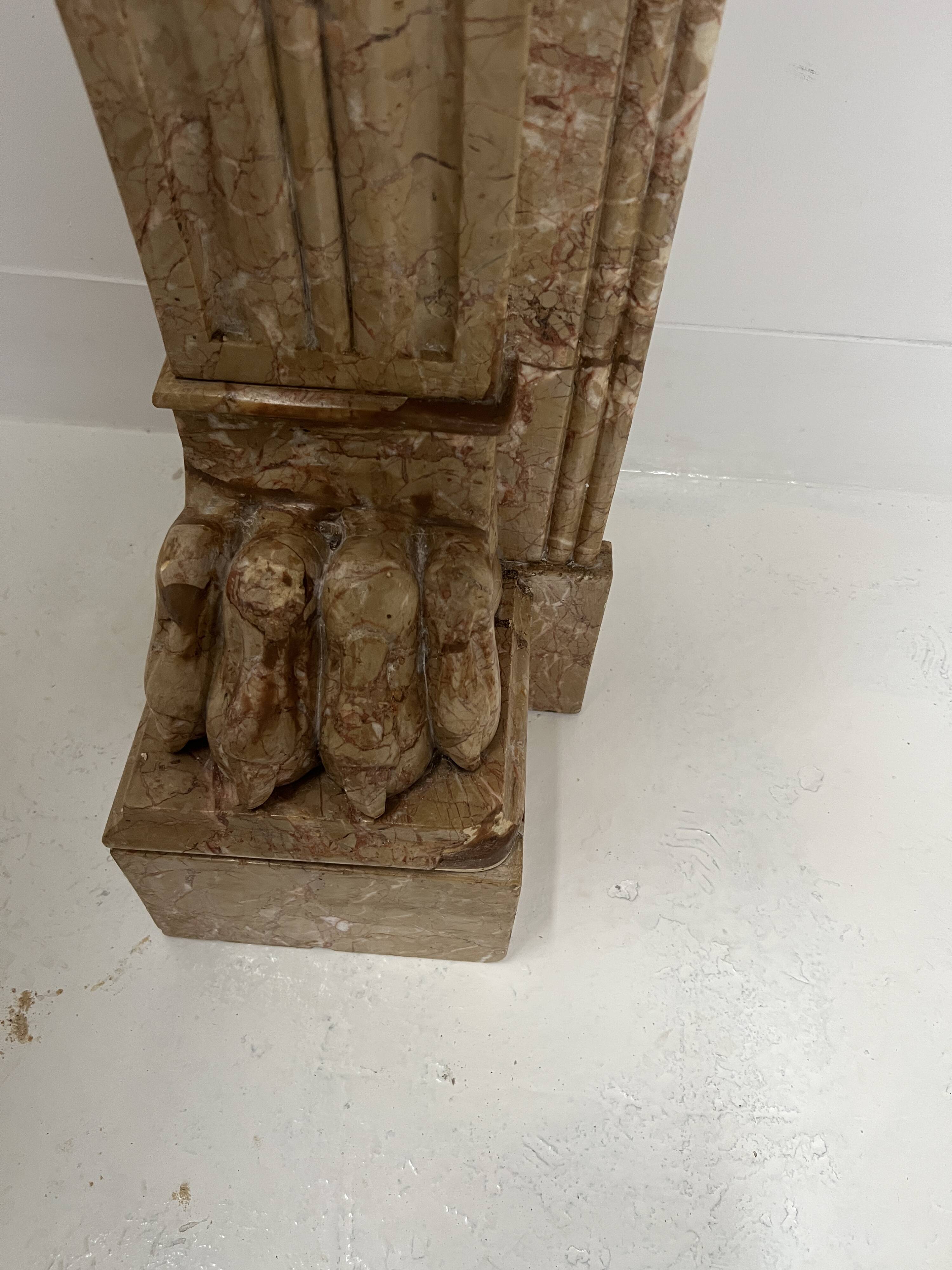 Napoleon III fireplace with claw feet in speckled marble, 19th century.