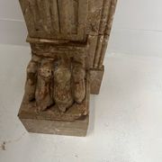 Napoleon III fireplace with claw feet in speckled marble, 19th century.