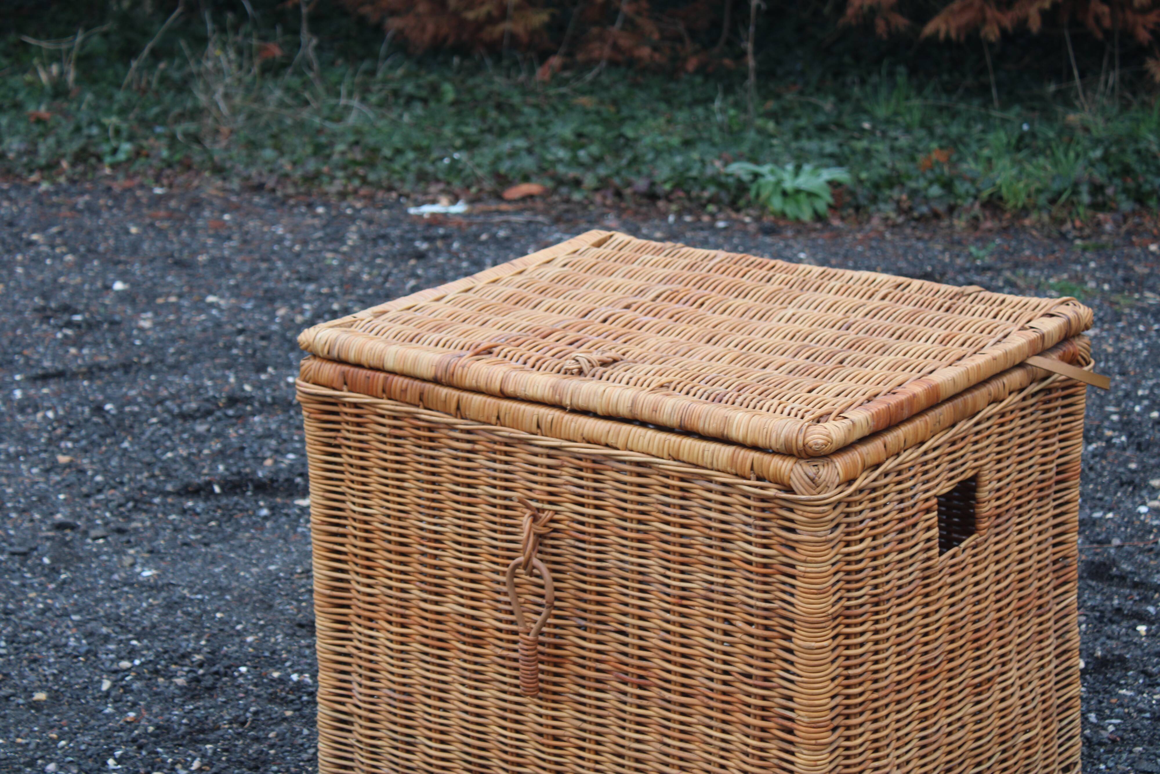 Wicker chest