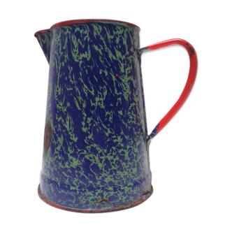 Blue/green enamelled red edooned pourer