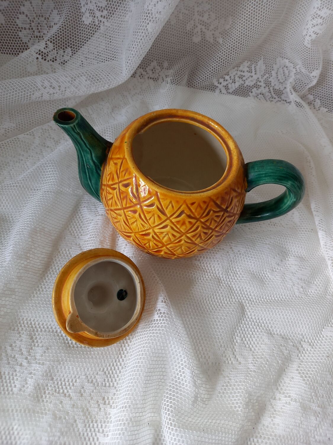 Pineapple teapot