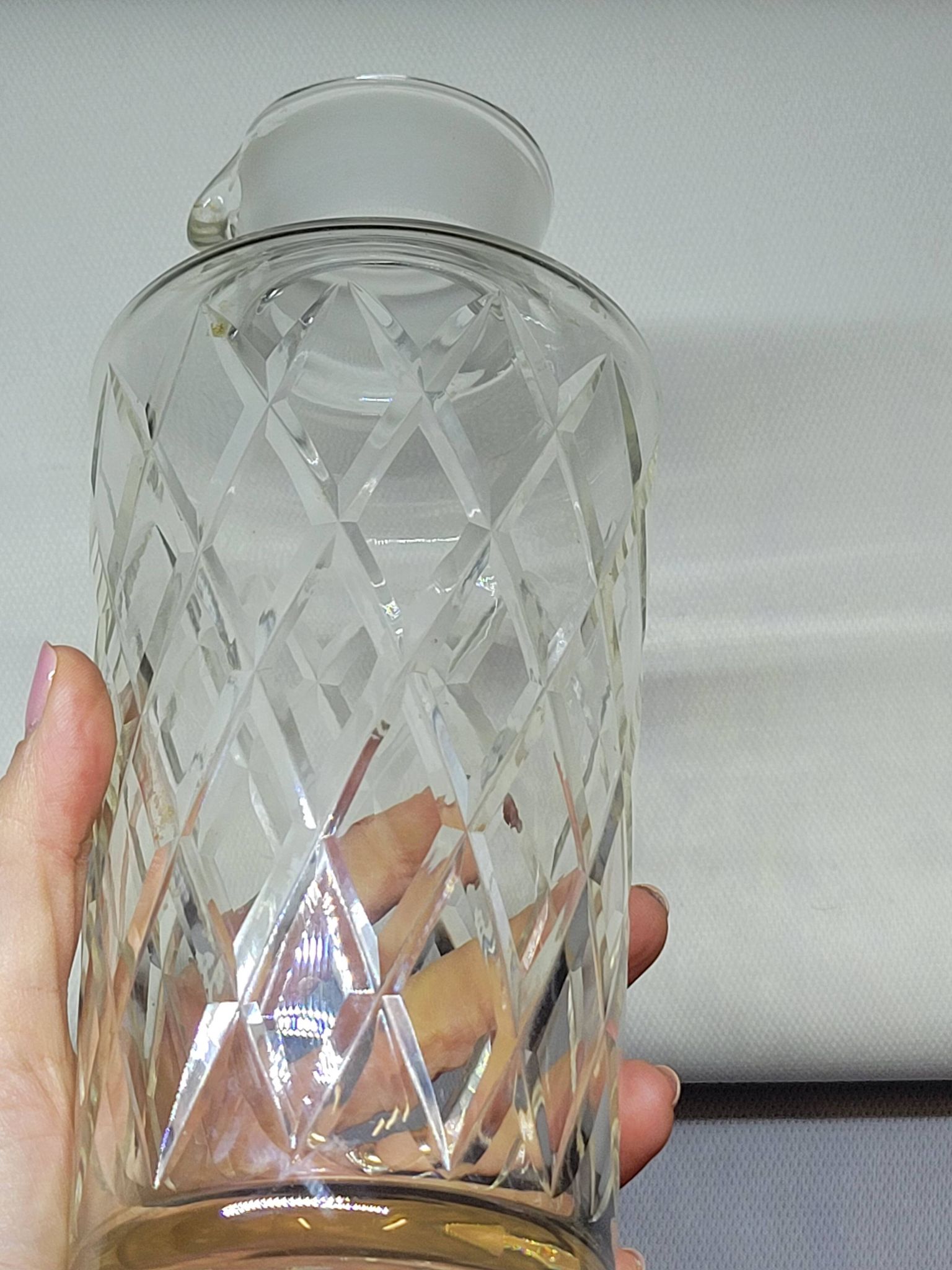 Carafe vintage en verre taillé