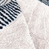 Traditional black and white handcrafted Moroccan rug, size 160 x 240 cm