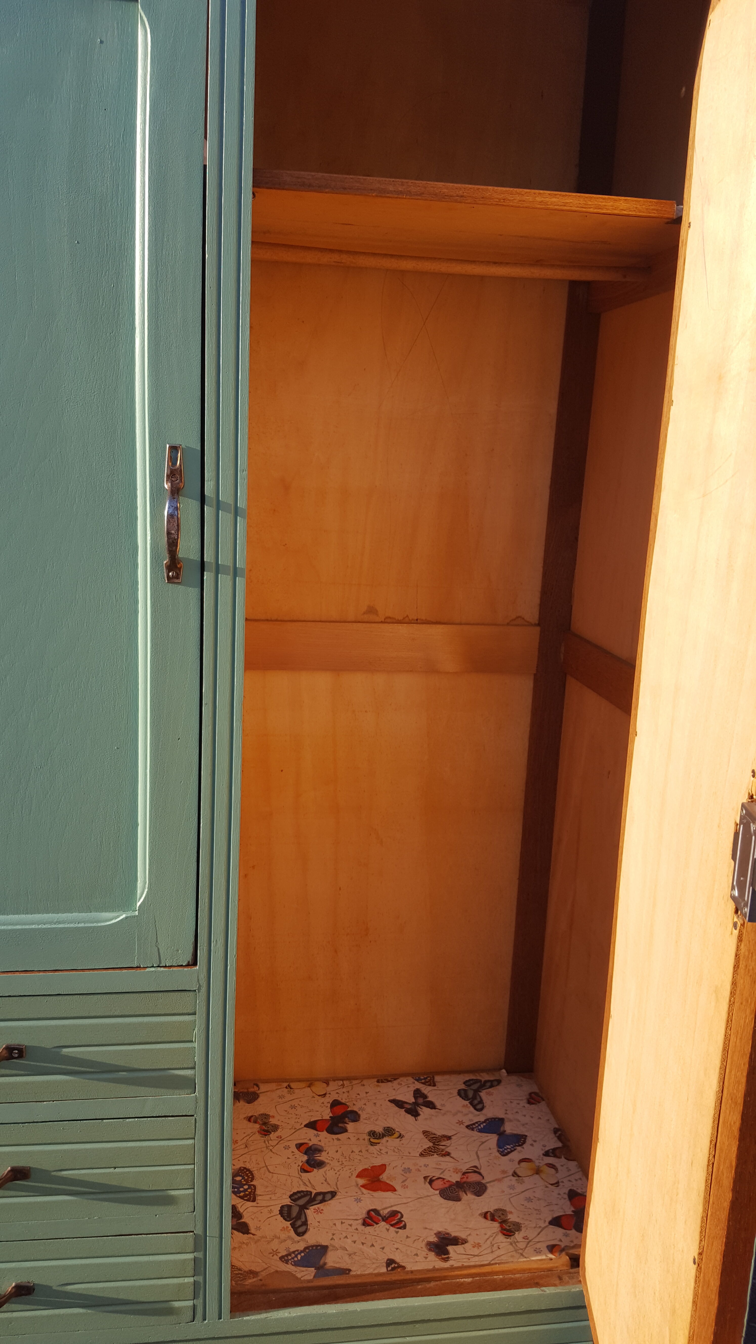 Vintage parisian wooden slip-up