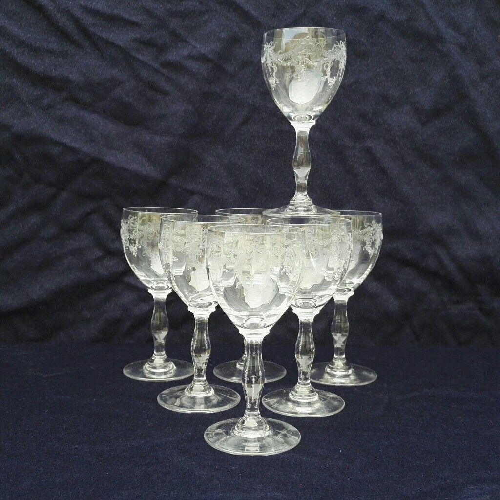 Crystal wine glasses Baccarat frieze knots ribbons