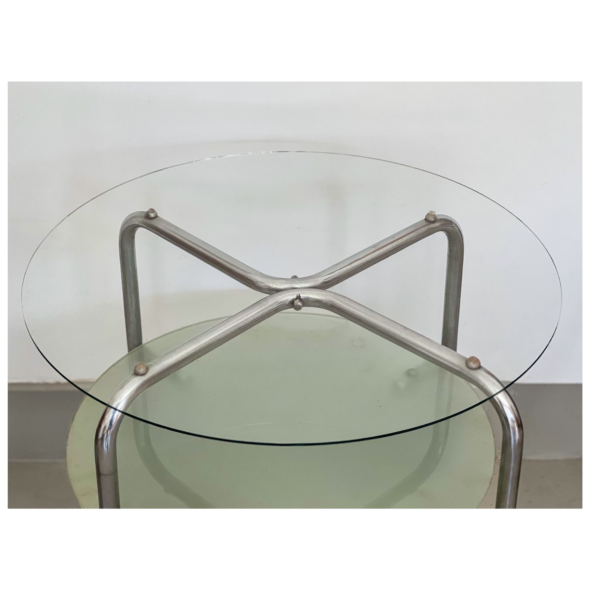 Table d'appoint en métal chrome et verre