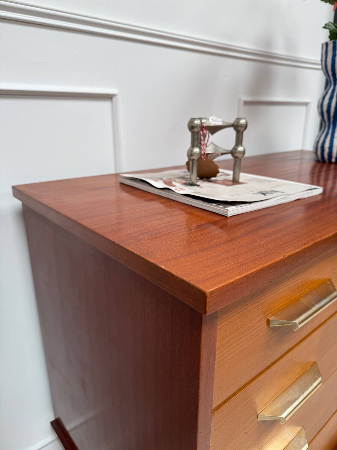 Vintage chest of drawers with spindle legs
