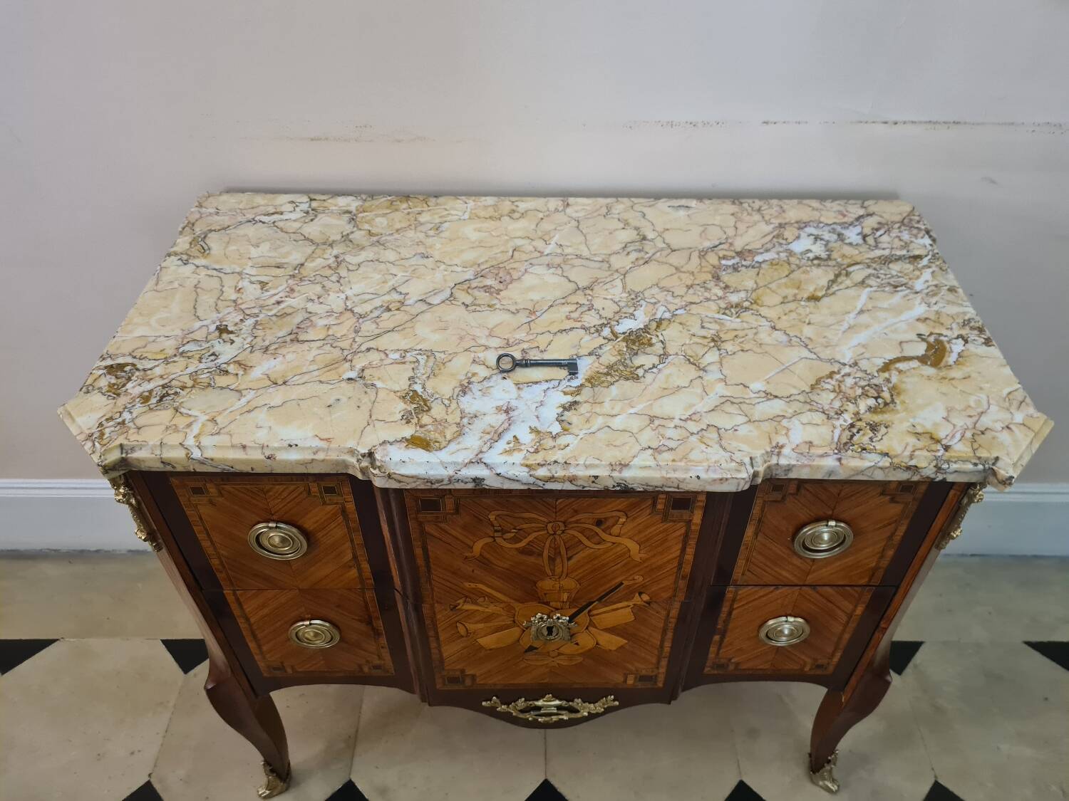 Transition period chest of drawers